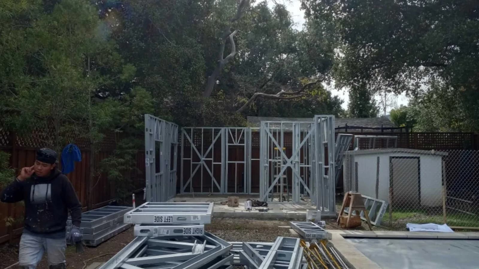 Construcción de muros con paneles de acero