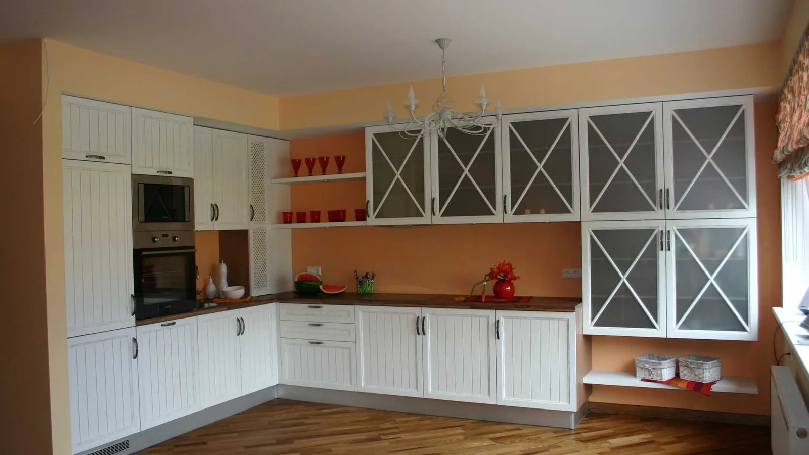 kitchen with glass backsplash