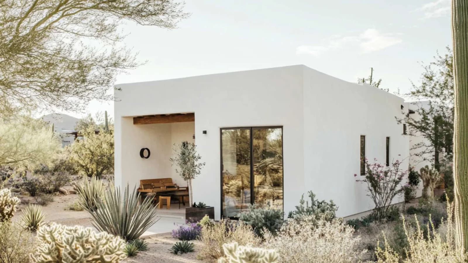 Diseño de ADU moderna con materiales exteriores mixtos