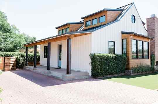 accessory dwelling unit in the backyard