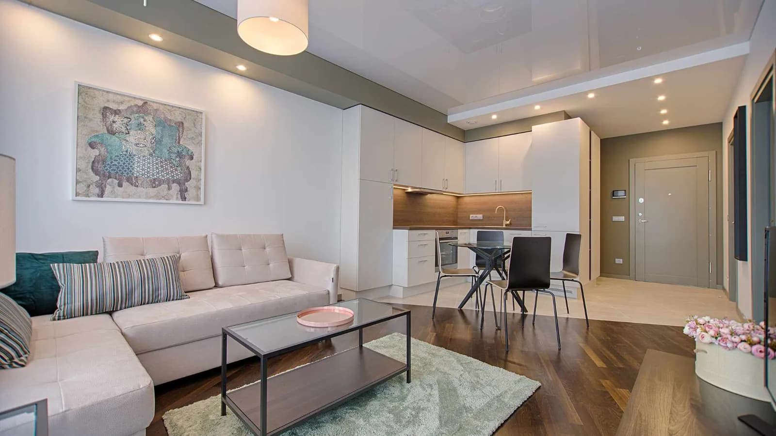 habitaciones multifuncionales en el diseño interior de una casa pequeña