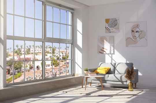 ventana panorámica con cuarterones