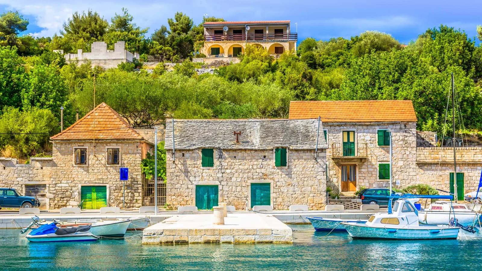 Cottages in different architectural styles within one court